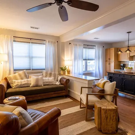 Rising On Main Suite 210
